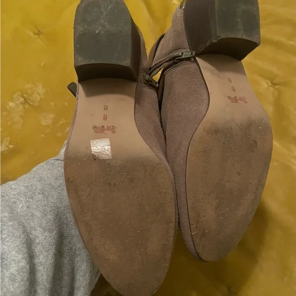 ✨HP✨ COACH Taupe Suede Ankle Boots - Picture 5 of 6